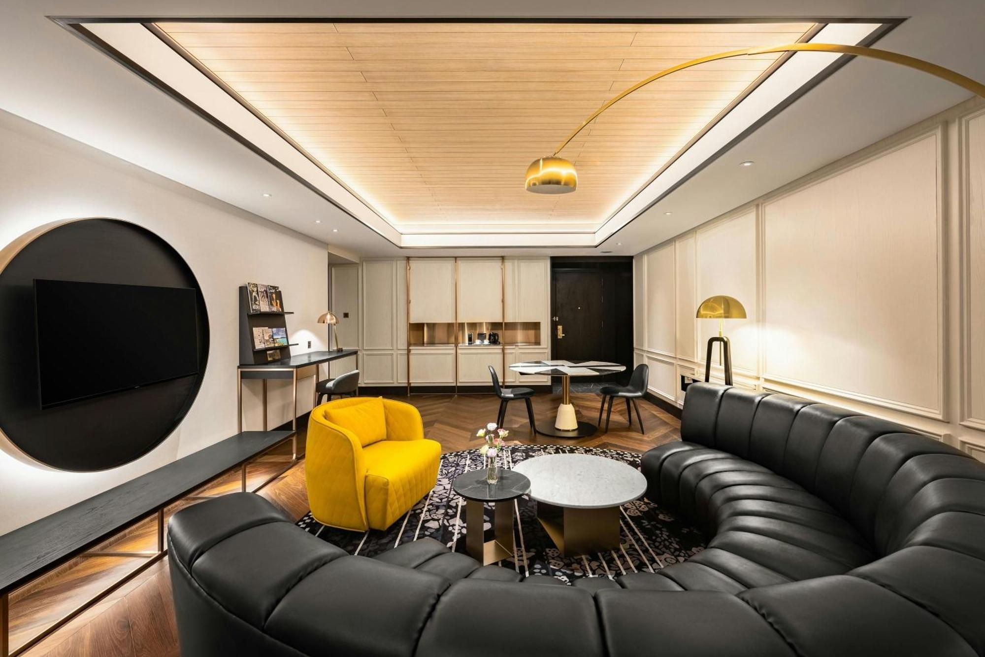 Le Meridien Tchaj-čung Exteriér fotografie The interior of the 2018-built lounge