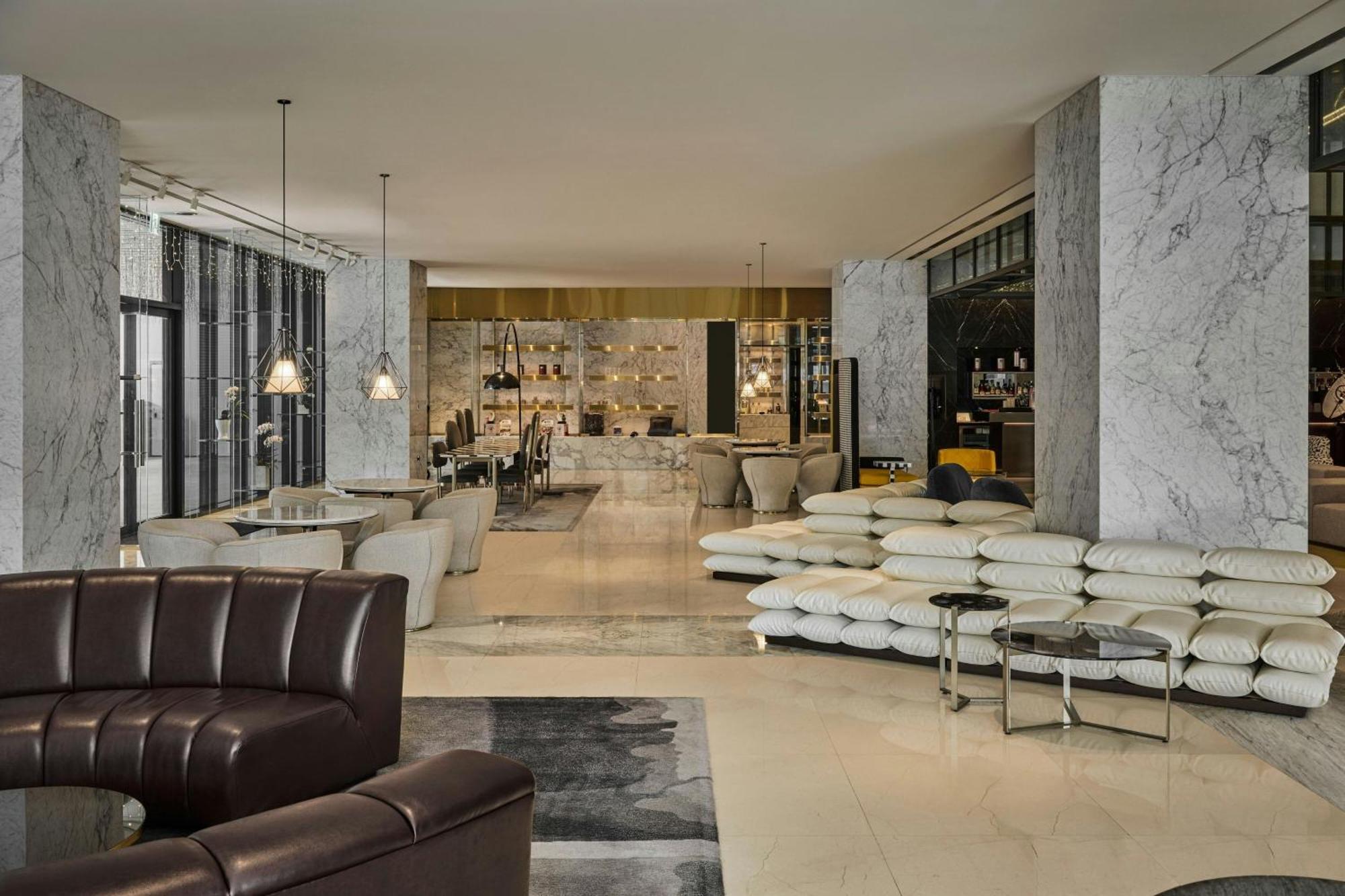 Le Meridien Tchaj-čung Exteriér fotografie The Lounge at the airport